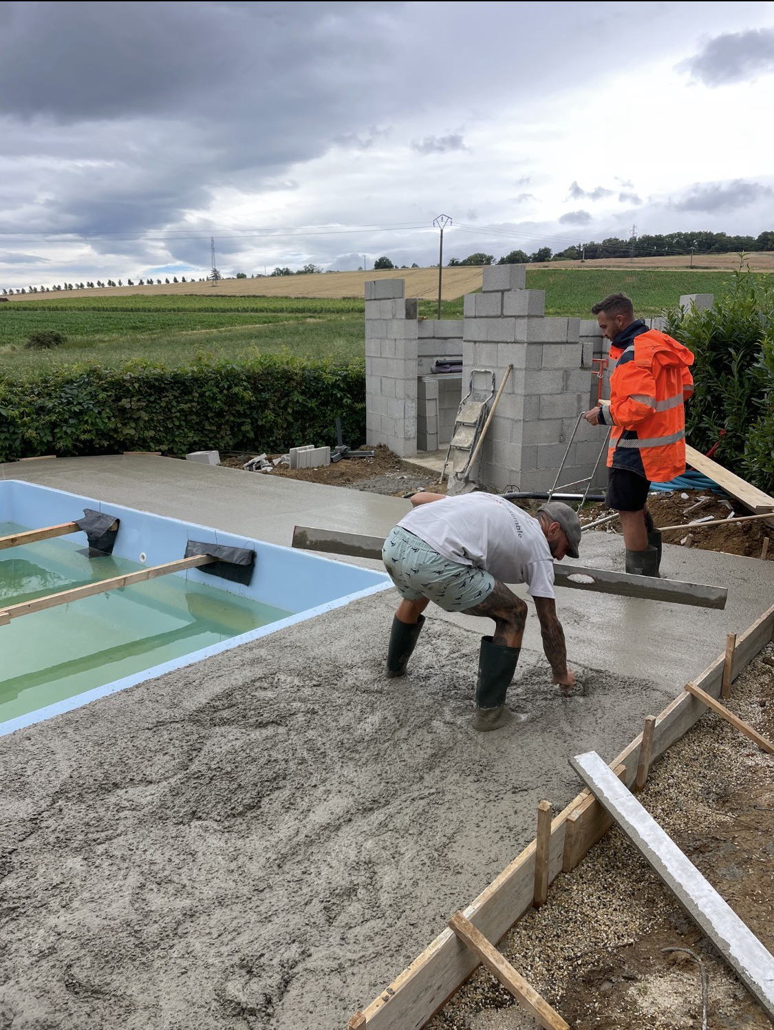 Macon, maconnerie Mâcon, margelle, dalle de béton, terrassement, rénovation